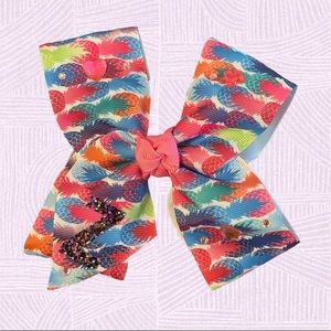 🍍 Handcrafted 5 inch hair bow with glitter letter “Z” 🎀